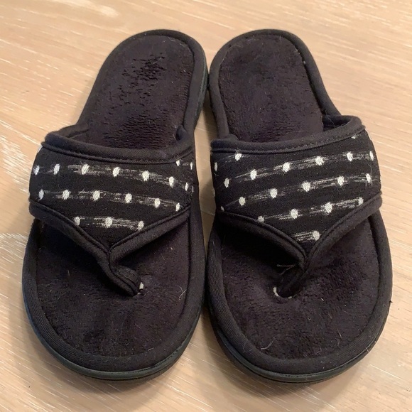 isotoner Shoes - Women’s Isotoner slippers SOFT size 6.5-7